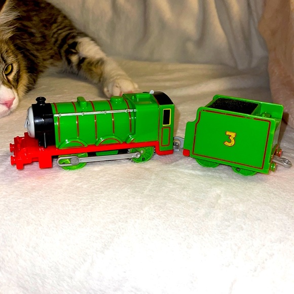 THOMAS AND & FRIENDS HENRY MOTORIZED TRAIN & TENDER TRACKMASTER WORKS - Picture 1 of 3